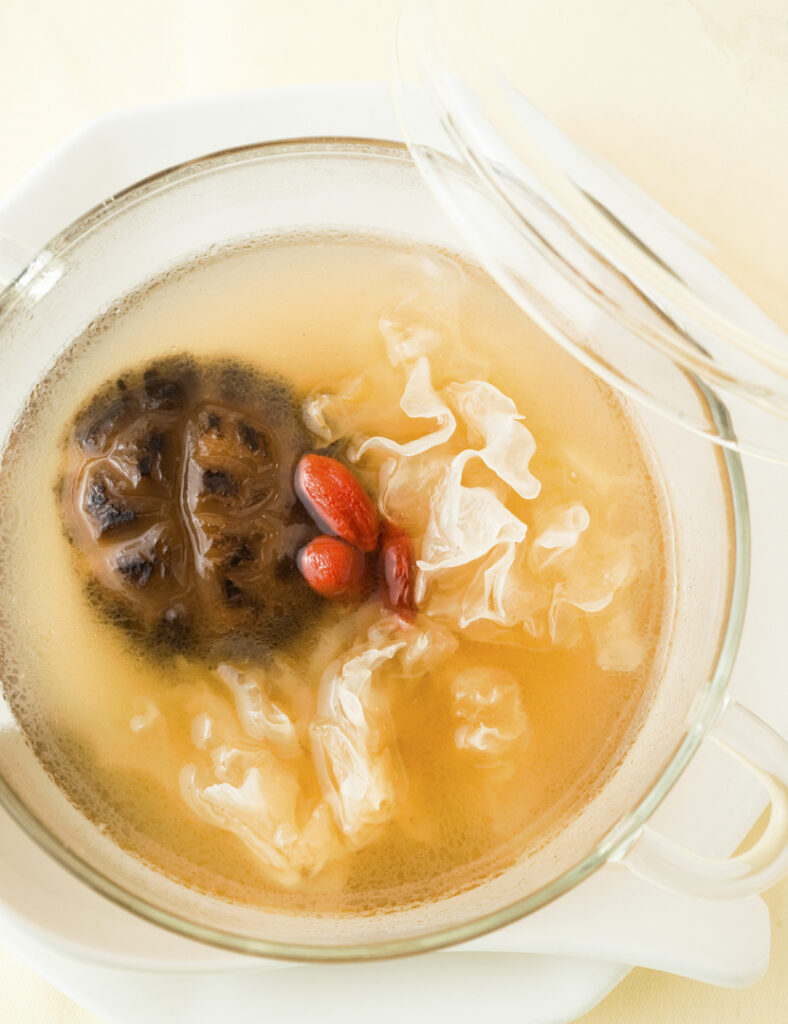白きくらげと干ししいたけの冷製スープ