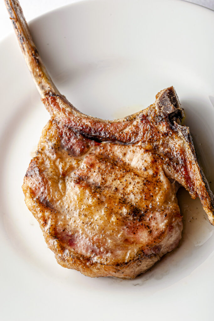 骨付き豚肉のソテー